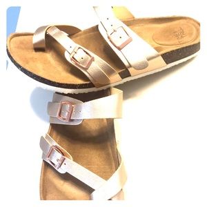 Buckle sandals
